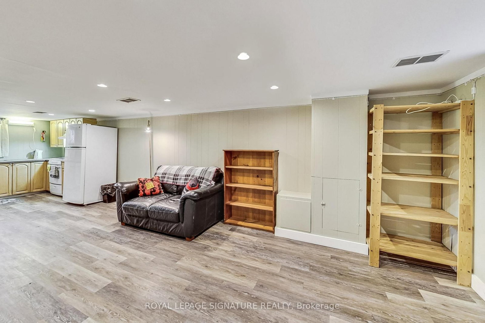 Detached House for lease at 1 Milne Avenue, Toronto, Ontario, M1L 1J7 - Oakridge - MLS: E12530546