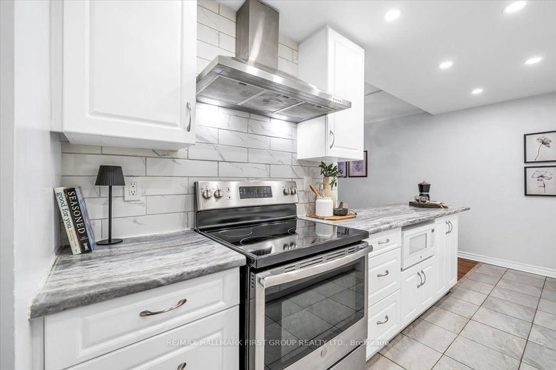 109 - 1535 Diefenbaker Crt, Pickering, L1V 3W2 | Image 2