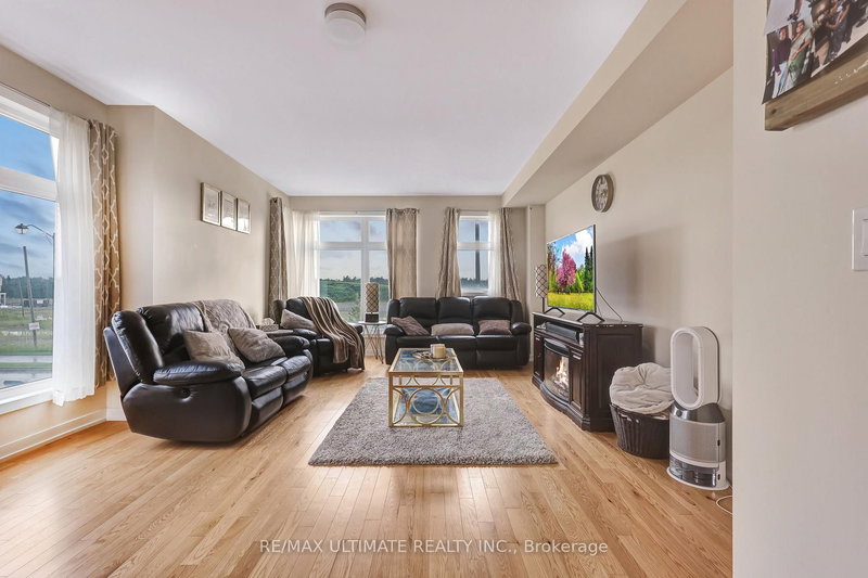 2632 Castlegate Crossing Dr, Pickering, L1X 0H6 | Image 3