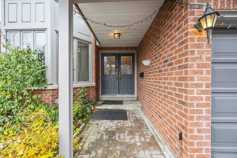 903 Alanbury Cres, Pickering, L1X 2S3 | Image 3