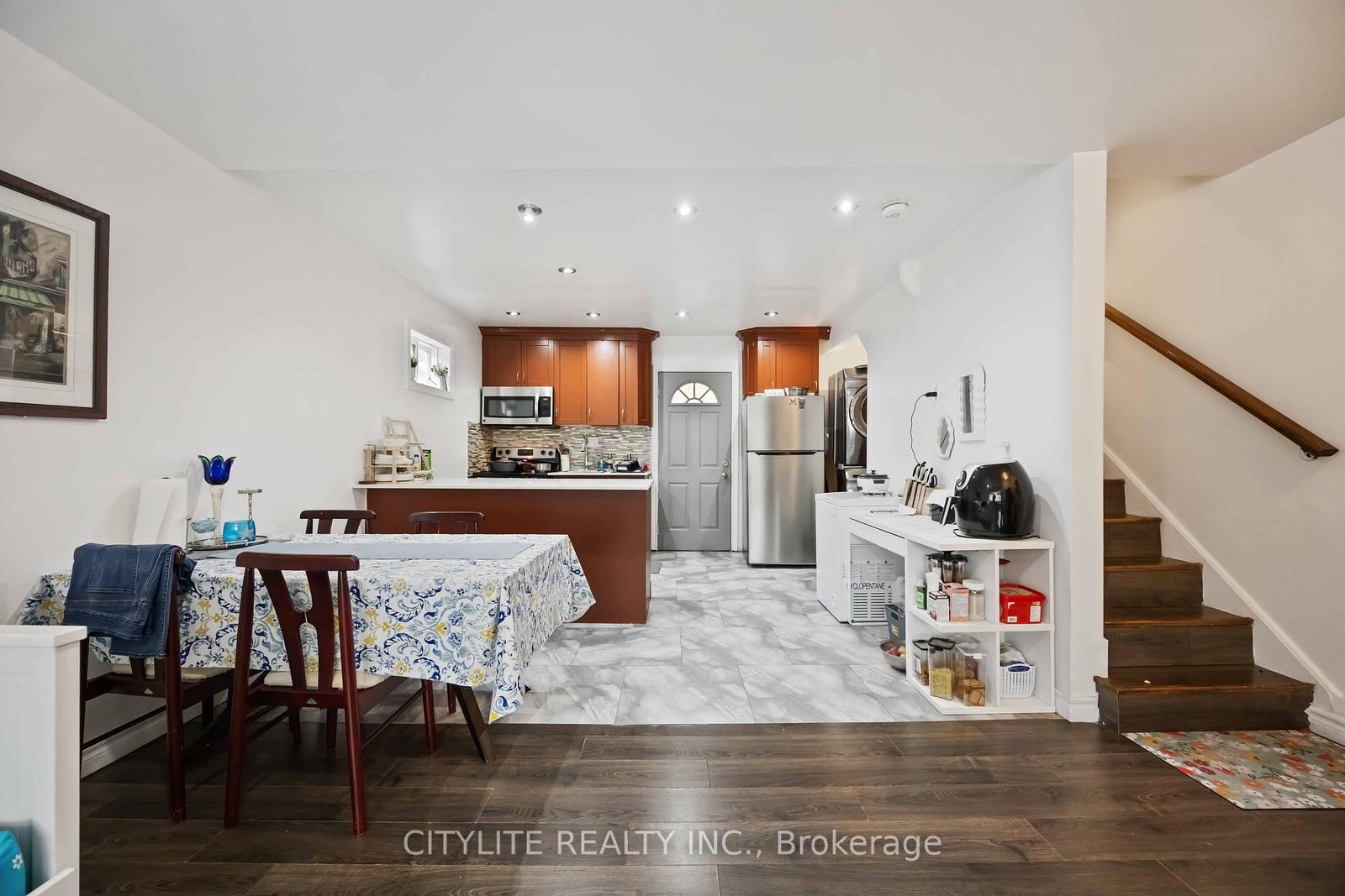 Listing Image 9