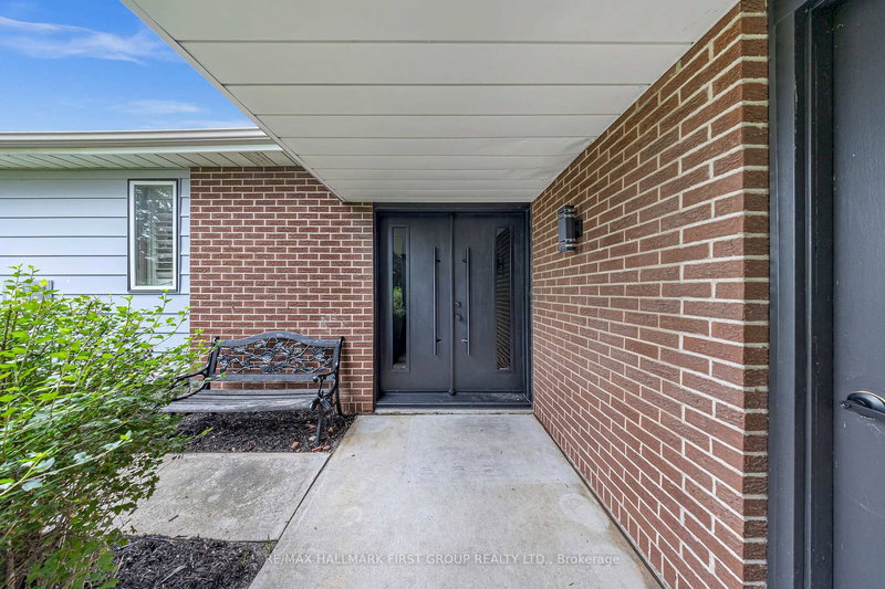 890 Briarwood Dr, Oshawa, L1K 2A6 | Image 2