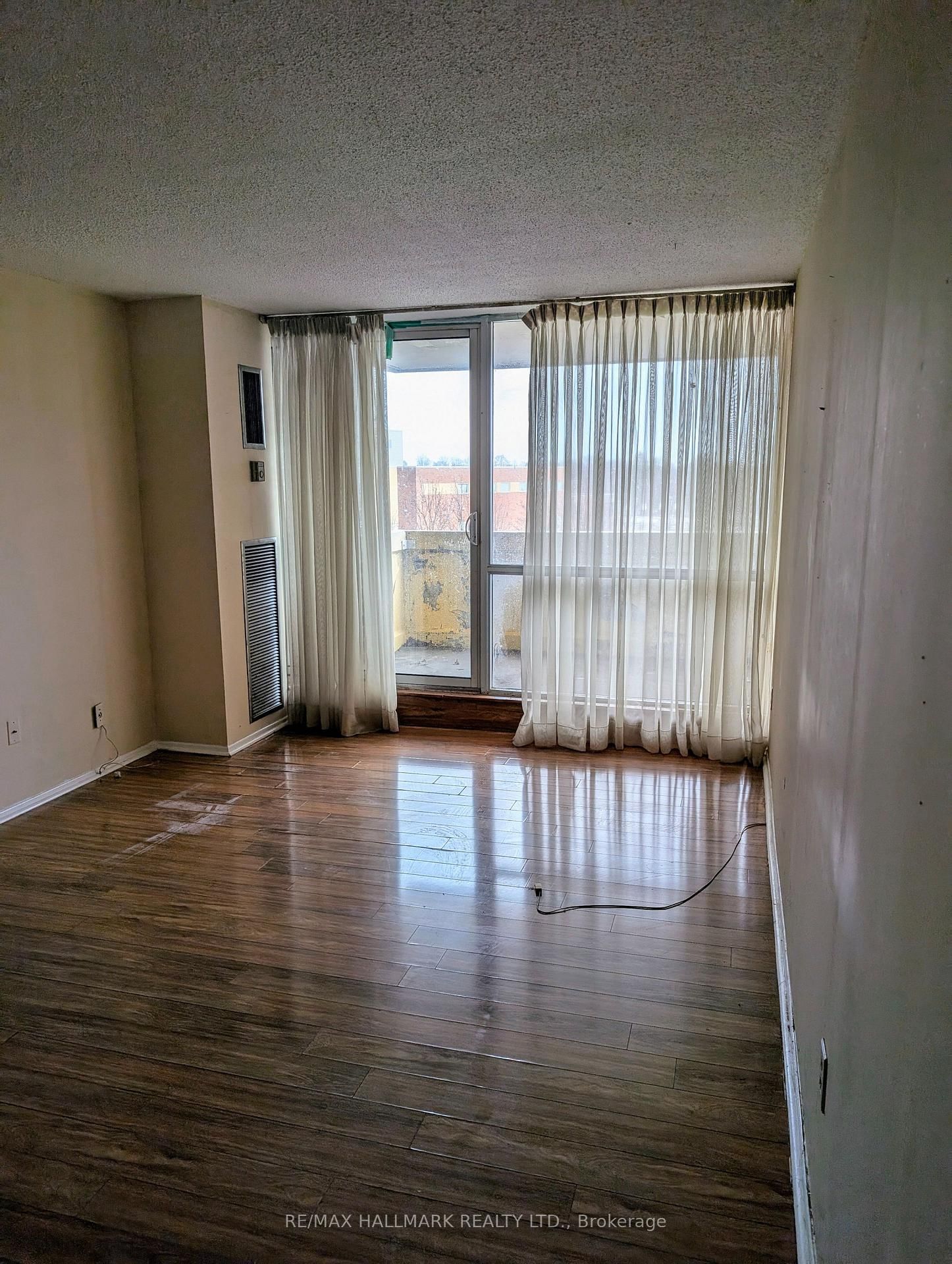 Condo sold at 408-66 Falby Court, Ajax, Ontario, L1S 3L2 - South East - MLS: E12547390