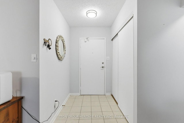 220 - 50 Richmond Street E