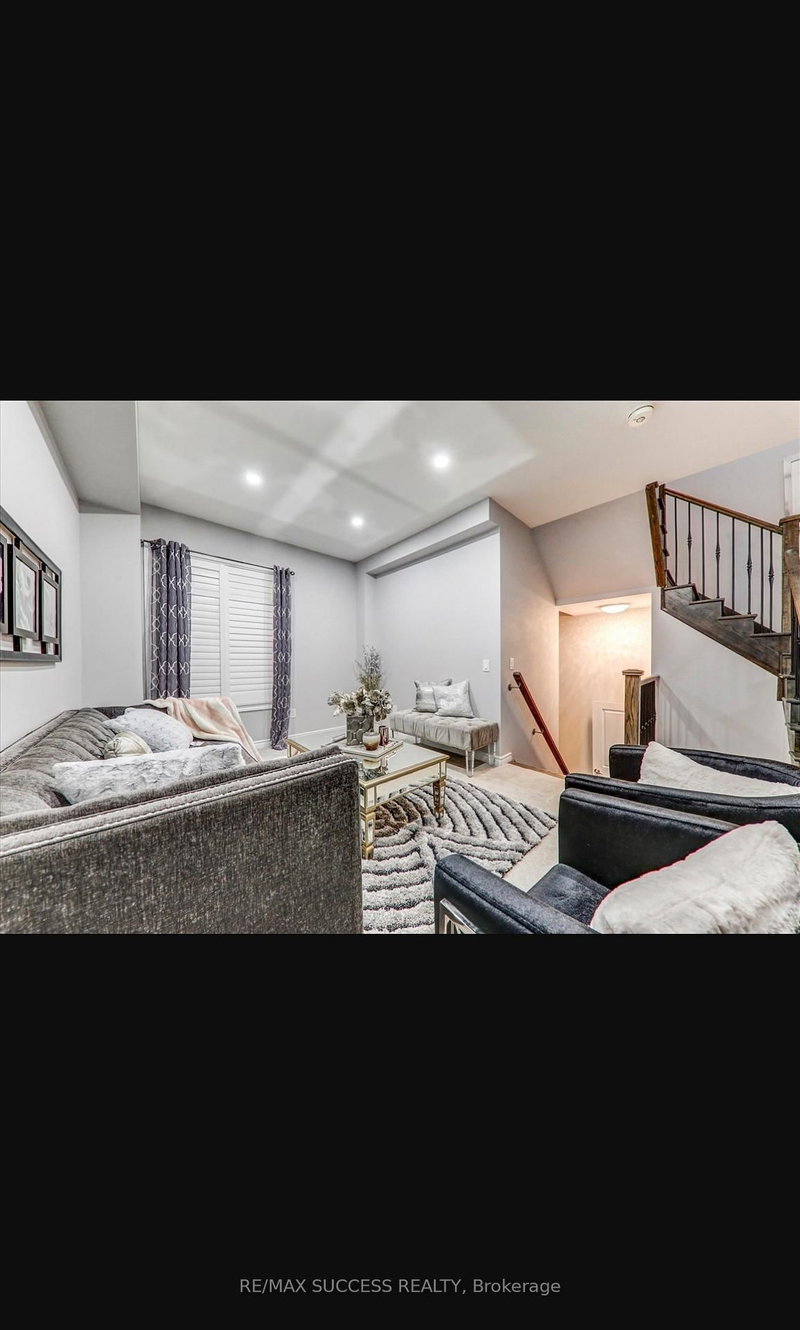 2339 Usman Rd, Pickering, L1X 0E1 | Image 2