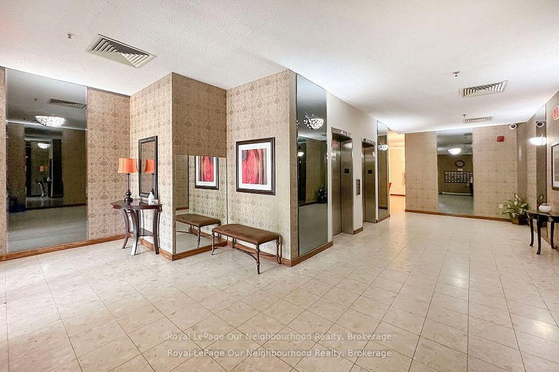 702 - 80 Athol St E, Oshawa, L1H 8B7 | Image 2