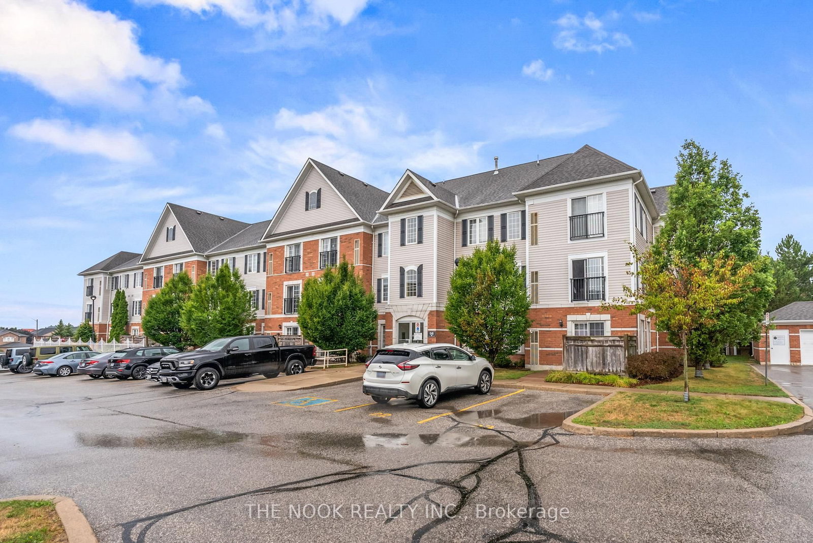 Condo sold at 310-98 Aspen Springs Drive, Clarington, Ontario, L1C 5N5 - Bowmanville - MLS: E12575598