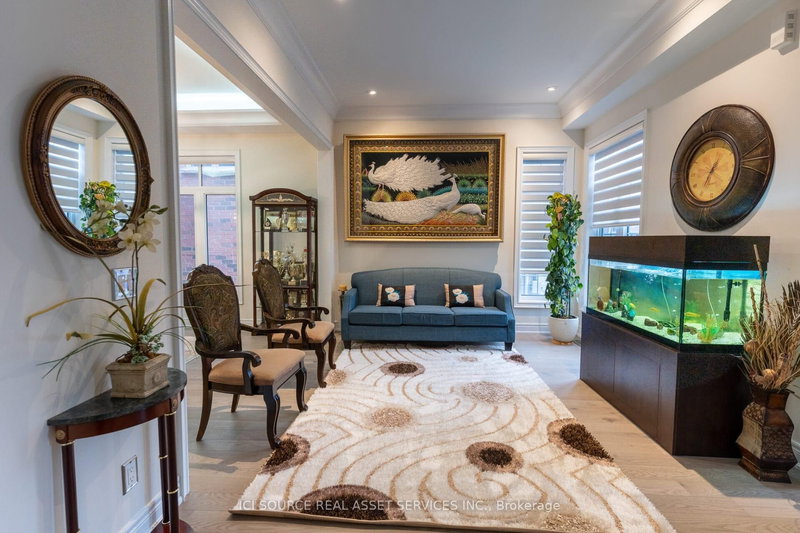 36 Blenheim Circ, Whitby, L1P 0E3 | Image 2