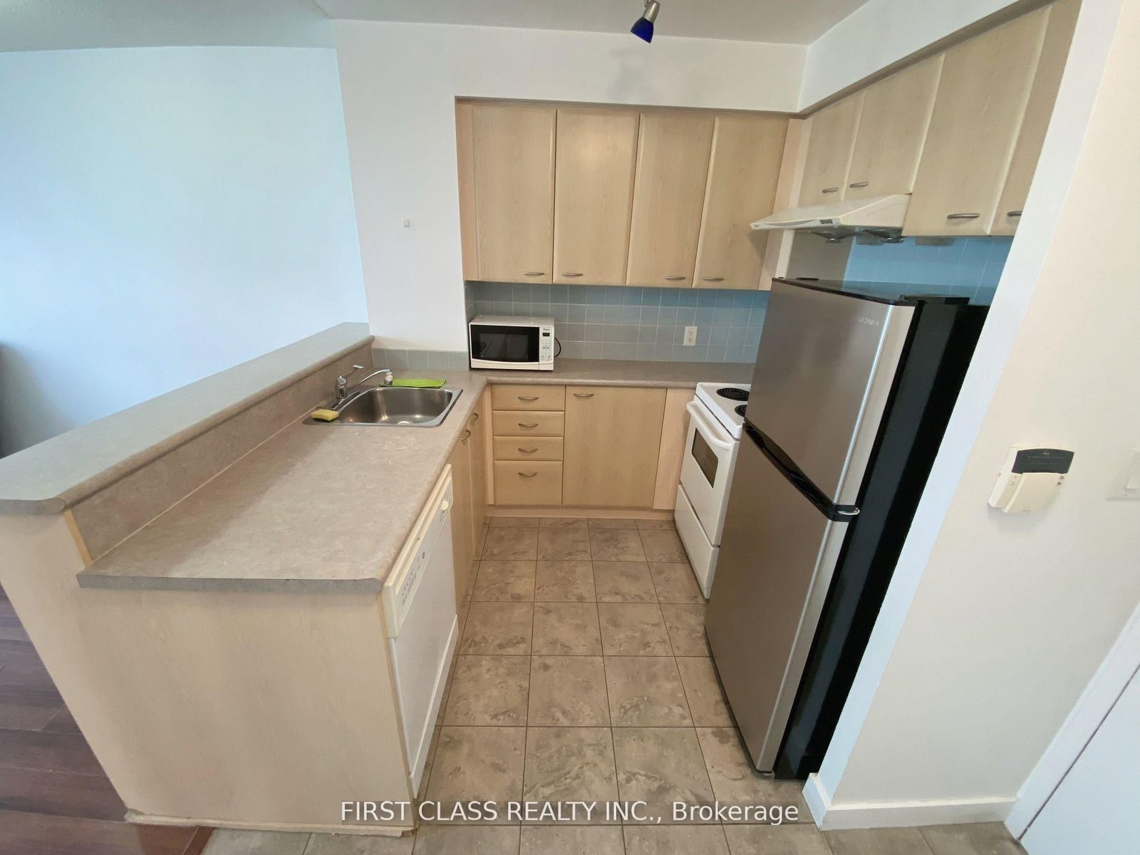 Condo for lease at 3006-36 Lee Centre Drive, Toronto, Ontario, M1H 3K2 - Woburn - MLS: E12586012