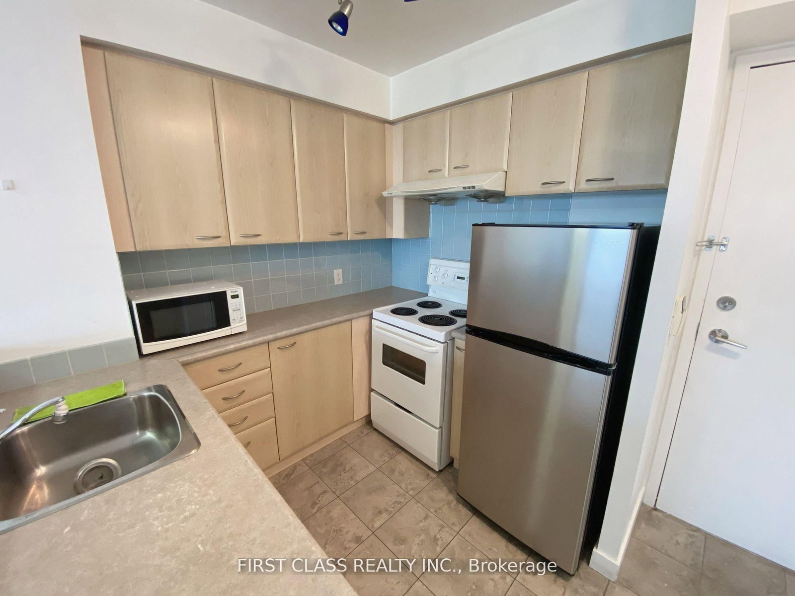 Condo for lease at 3006-36 Lee Centre Drive, Toronto, Ontario, M1H 3K2 - Woburn - MLS: E12586012