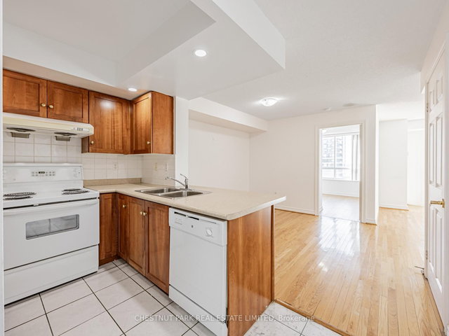 1029 - 125 Omni Drive