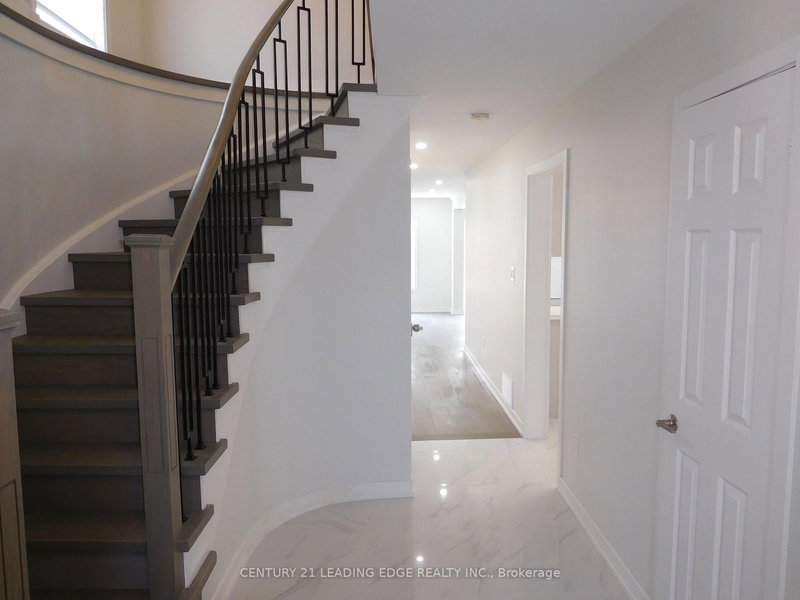 Upper - 88 Hewitt Cres, Ajax, L1S 7B4 | Image 2