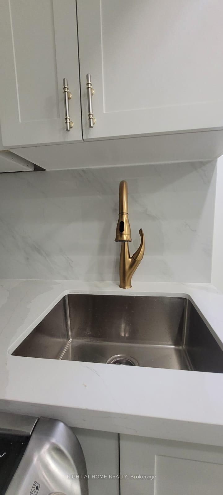 32 Auckland Drive E, Unit BSMT - Photo 17