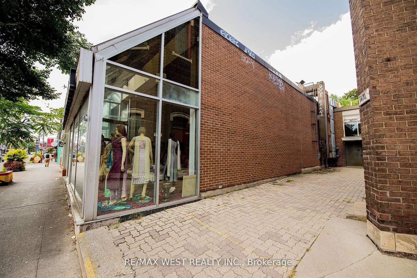 1460 Gerrard Street E - Photo 3