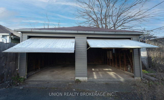 Garage - 163 Wolverleigh Boulevard