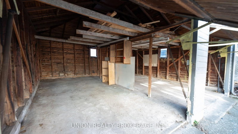 Garage - 163 Wolverleigh Boulevard