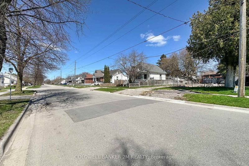 305 Oshawa Boulevard S