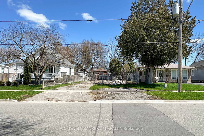 305 Oshawa Boulevard S
