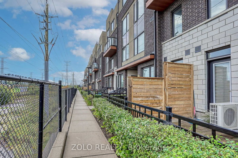 218 - 1555 Kingston Rd, Pickering, L1V 0E9 | Image 3