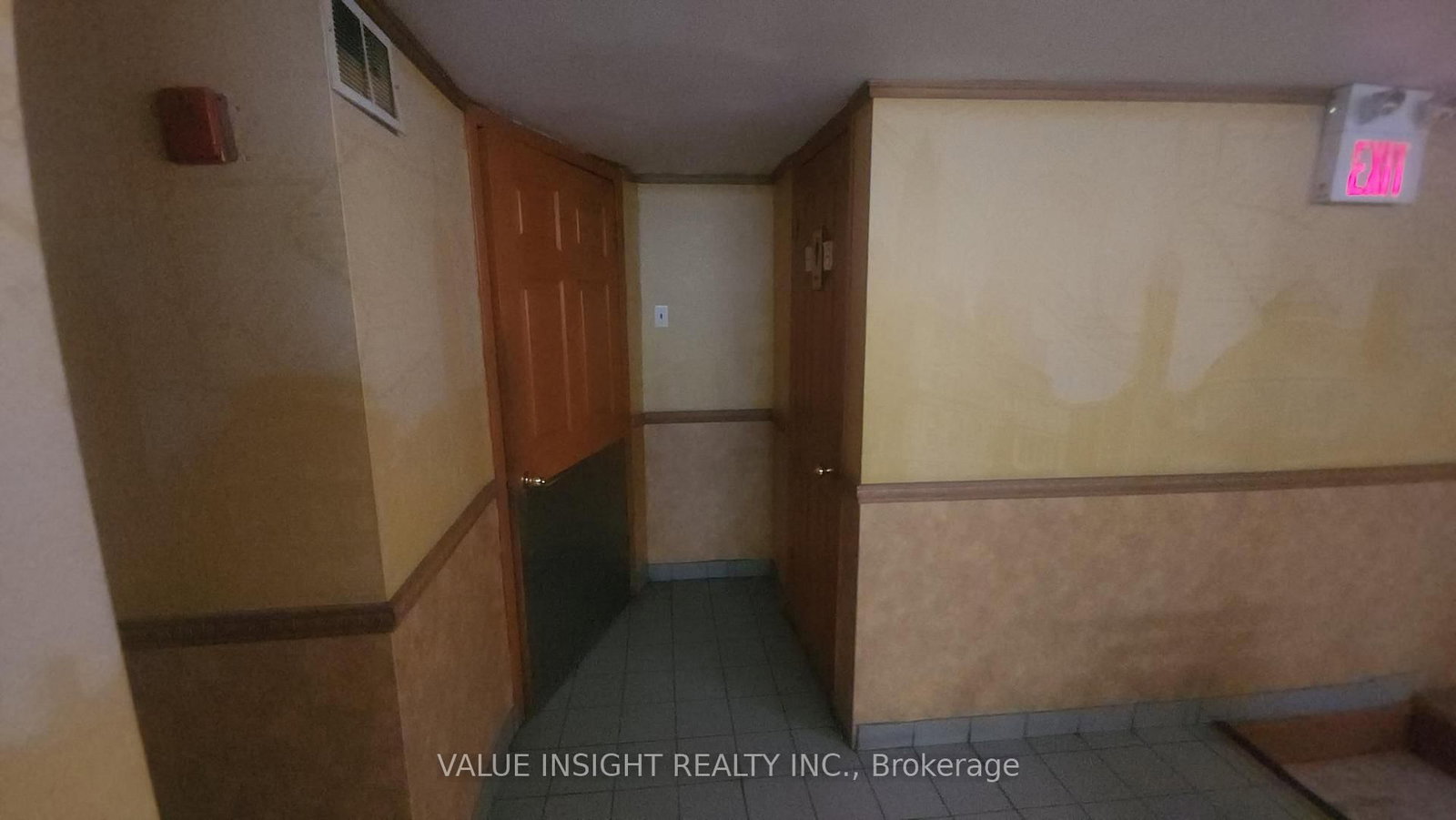 671 Danforth Street, Unit Unit 3 - Photo 7