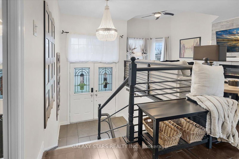 888 Oberland Dr, Oshawa, L1K 2M2 | Image 2