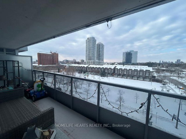 618 - 181 Village Green Square