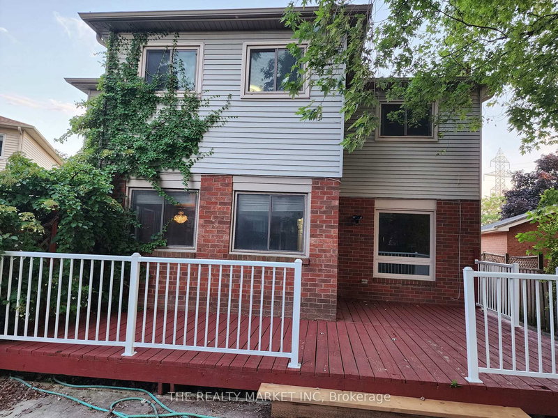 102 William Stephenson Dr, Whitby, L1N 8T1 | Image 2