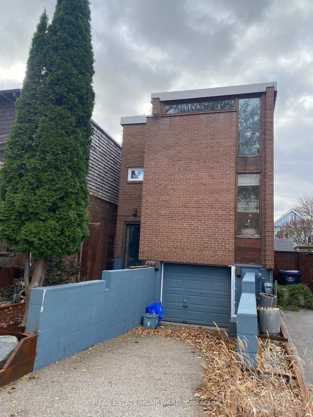 302 Rhodes Avenue
