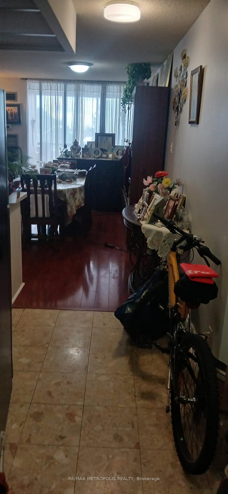 8 SILVER BELL Grove, Unit 302 ROOM 1 - Photo 3