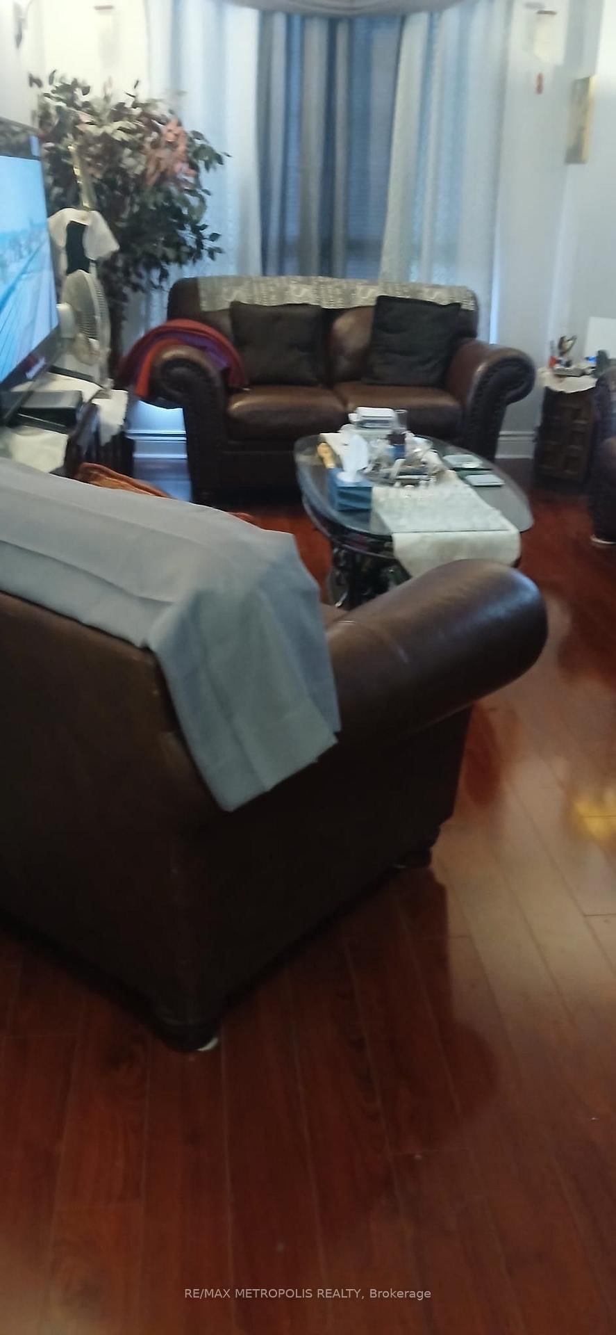 8 SILVER BELL Grove, Unit 302 ROOM 1 - Photo 4