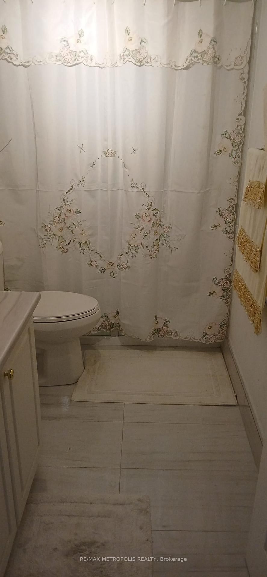 8 SILVER BELL Grove, Unit 302 ROOM 1 - Photo 8