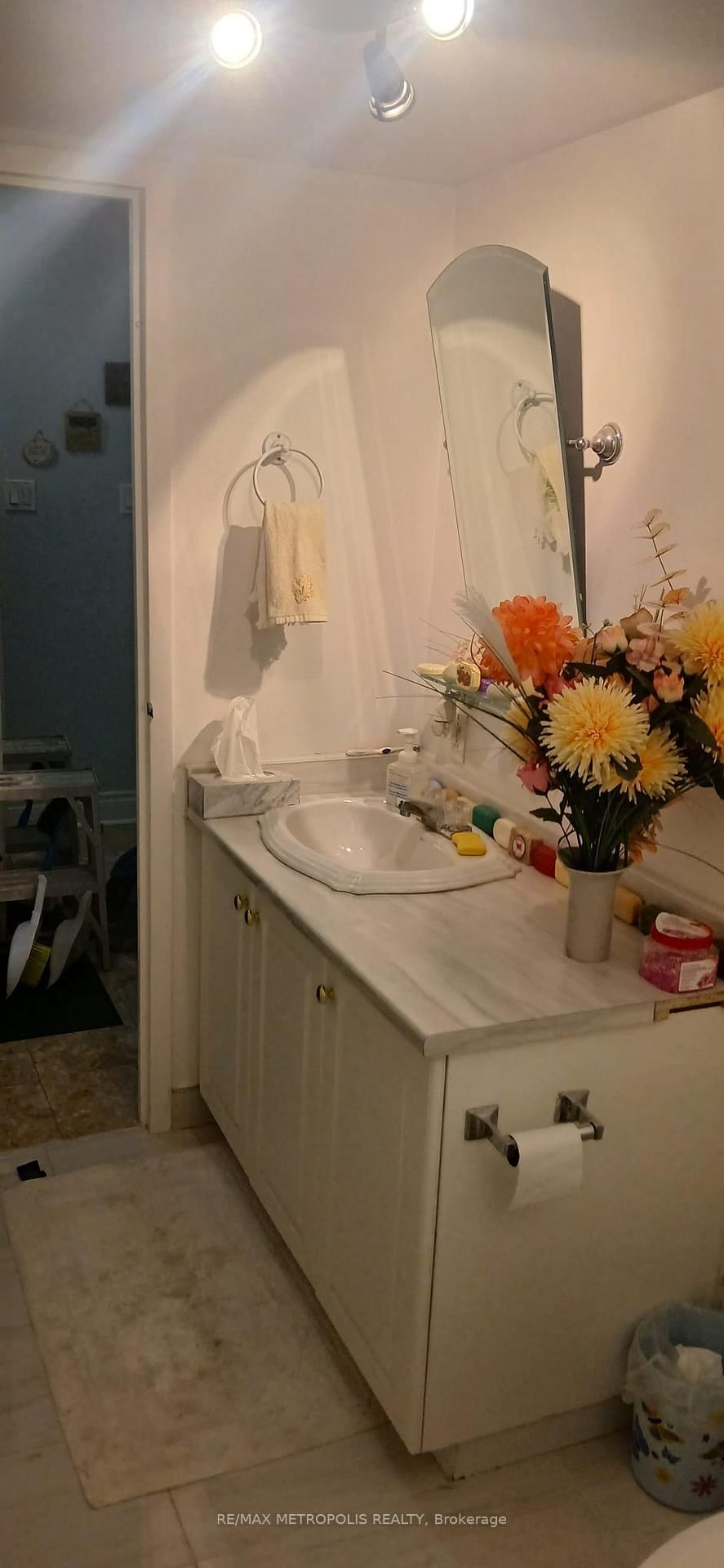 8 SILVER BELL Grove, Unit 302 ROOM 1 - Photo 9