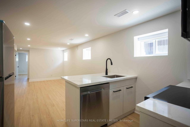 LOWER - 15 Shademaster Court