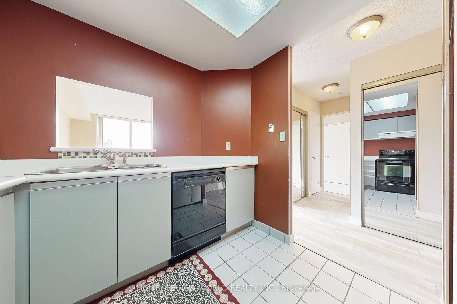 711 Rossland Road E, Unit 706 - Photo 10