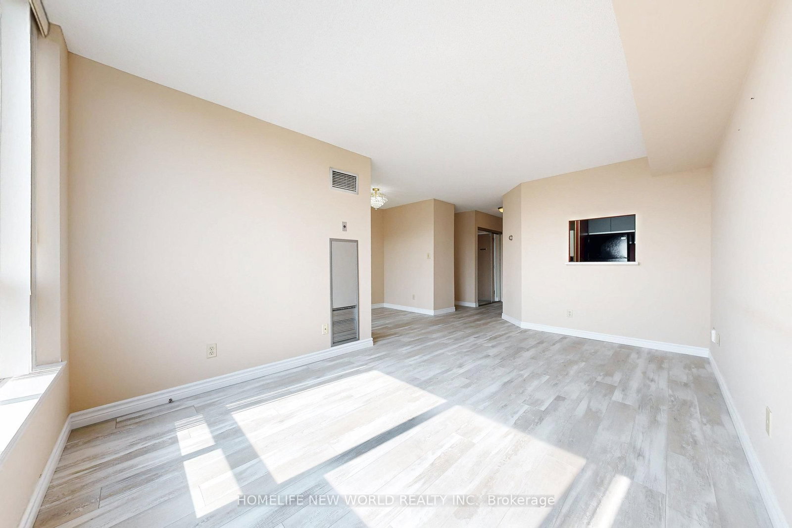 711 Rossland Road E, Unit 706 - Photo 13