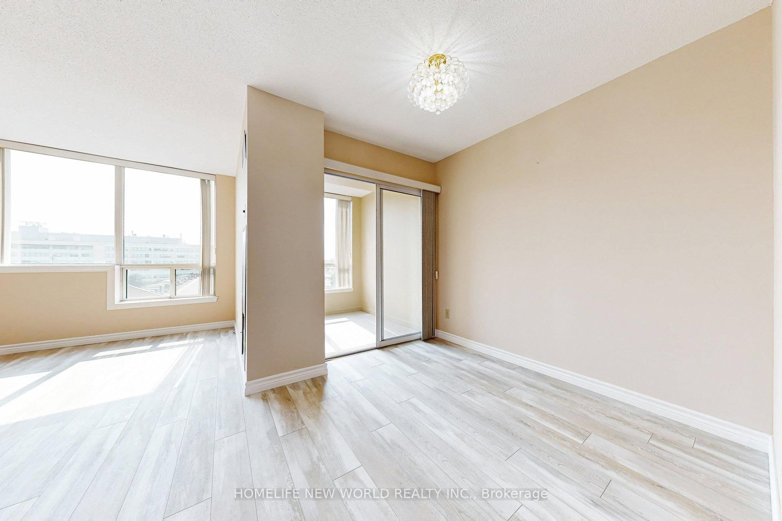 711 Rossland Road E, Unit 706 - Photo 17