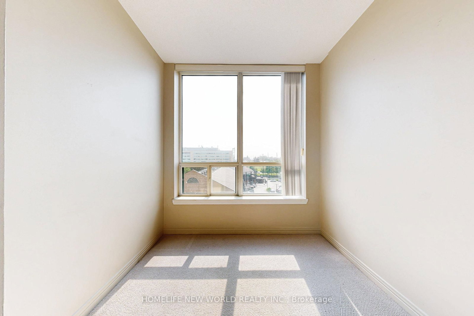 711 Rossland Road E, Unit 706 - Photo 19