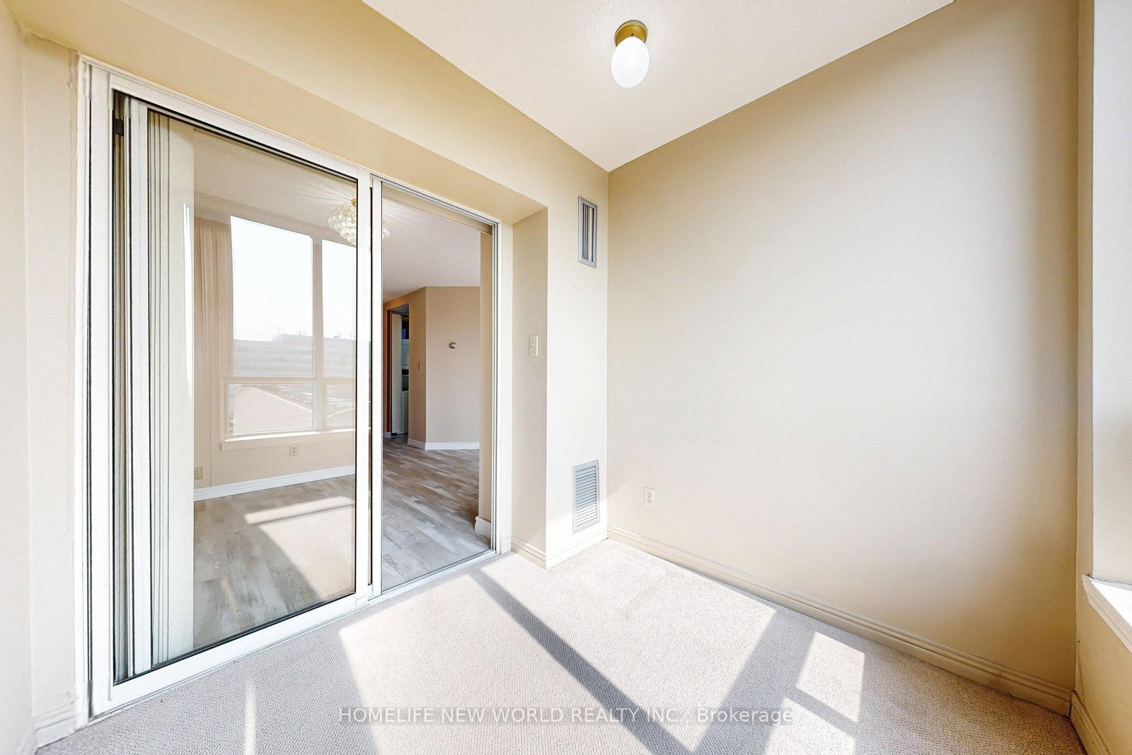 711 Rossland Road E, Unit 706 - Photo 20