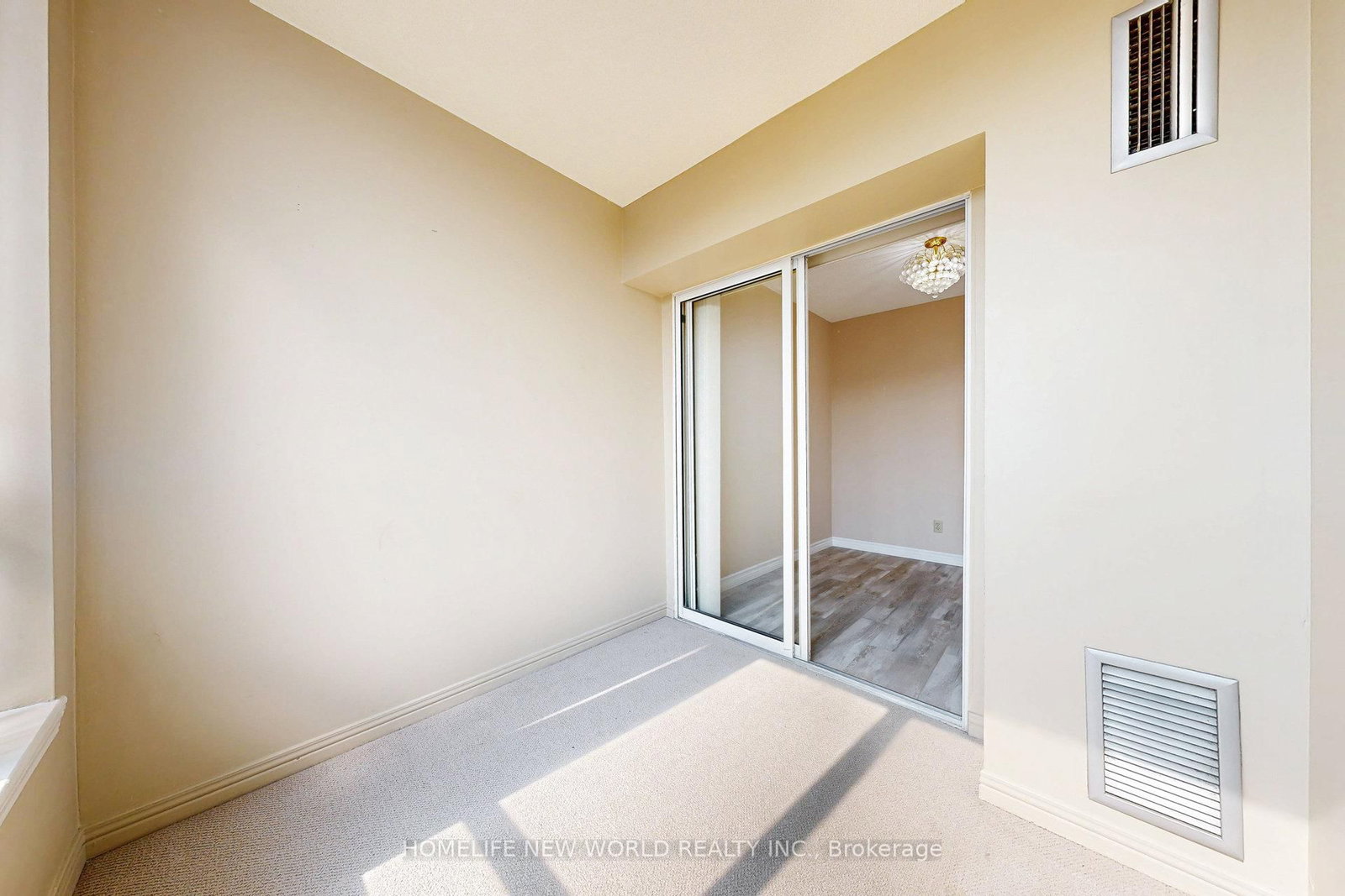 711 Rossland Road E, Unit 706 - Photo 21