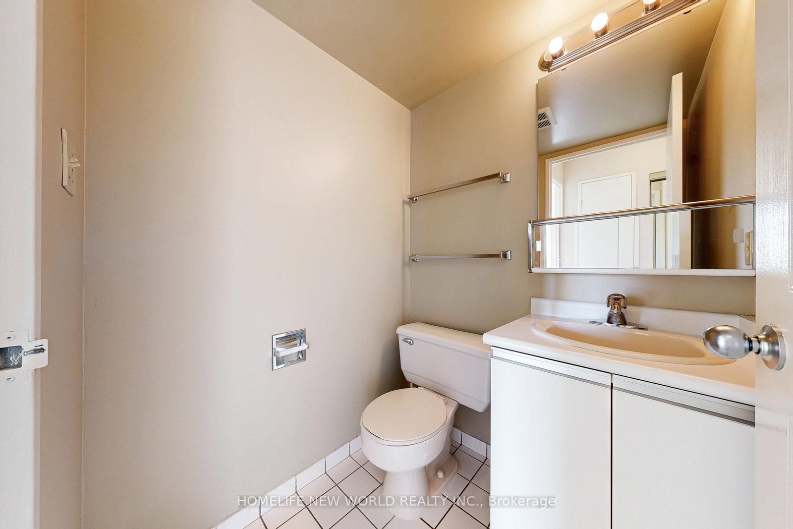 711 Rossland Road E, Unit 706 - Photo 22