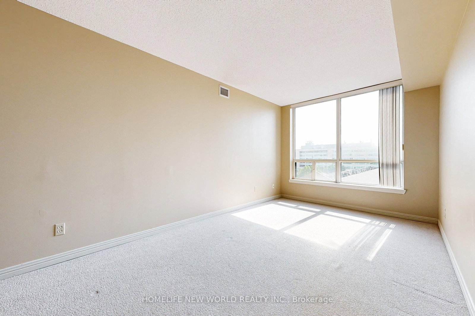 711 Rossland Road E, Unit 706 - Photo 25