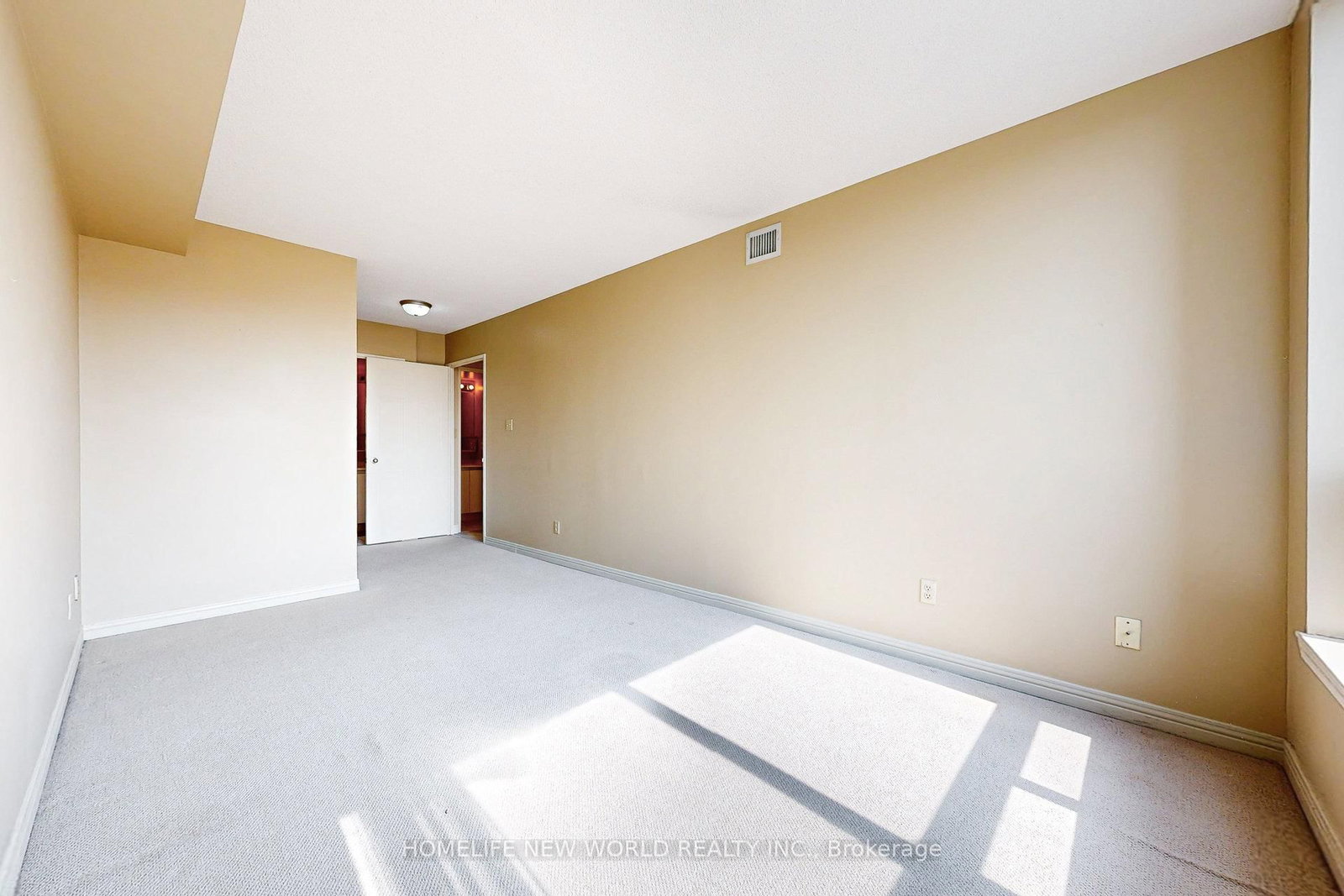 711 Rossland Road E, Unit 706 - Photo 26