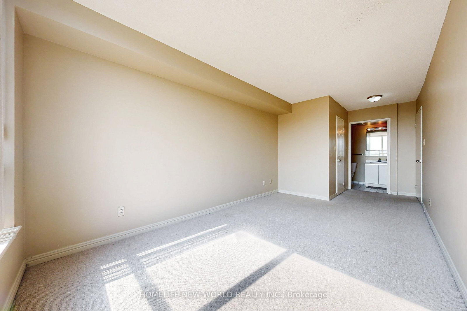 711 Rossland Road E, Unit 706 - Photo 27