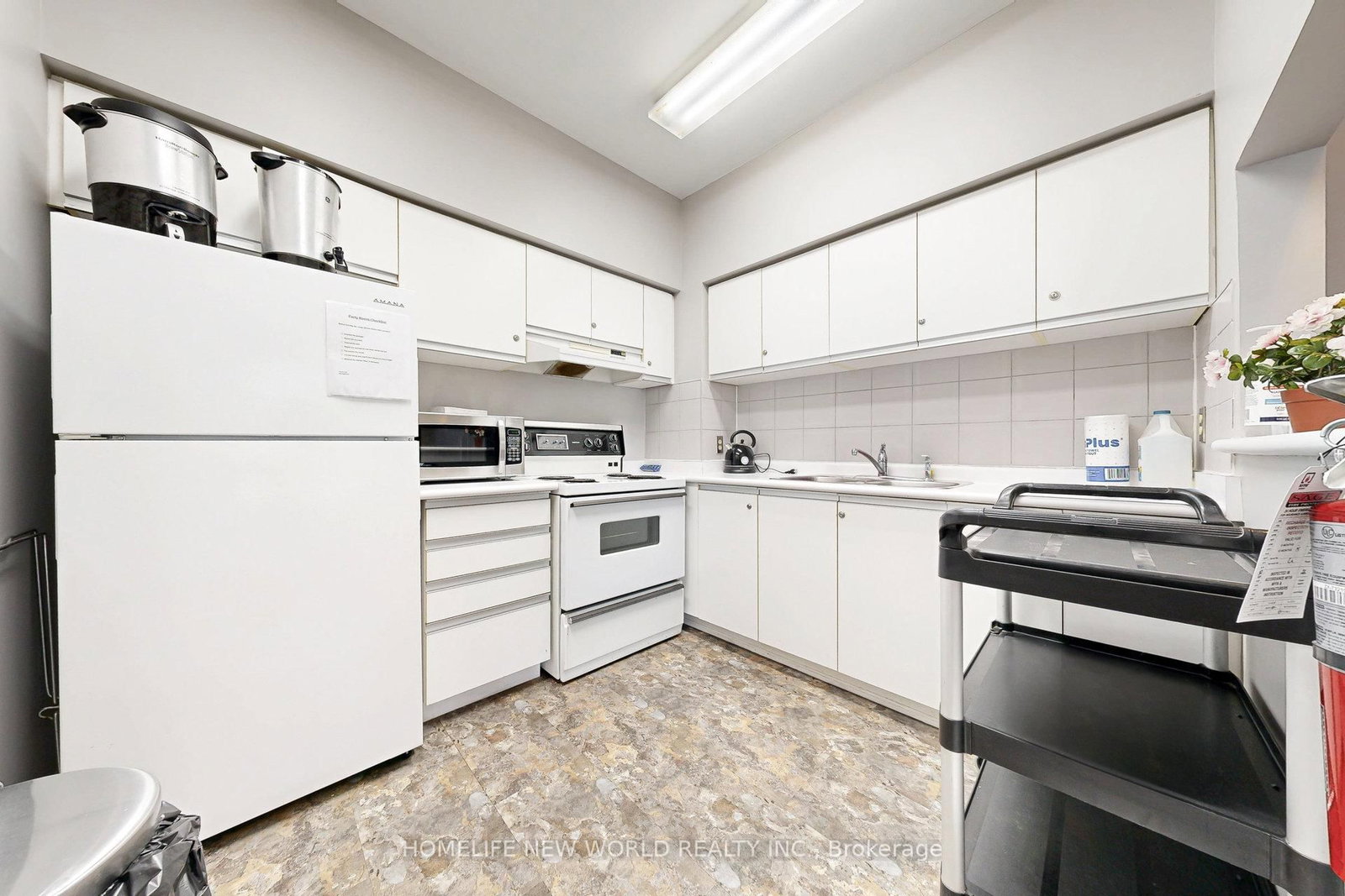 711 Rossland Road E, Unit 706 - Photo 30