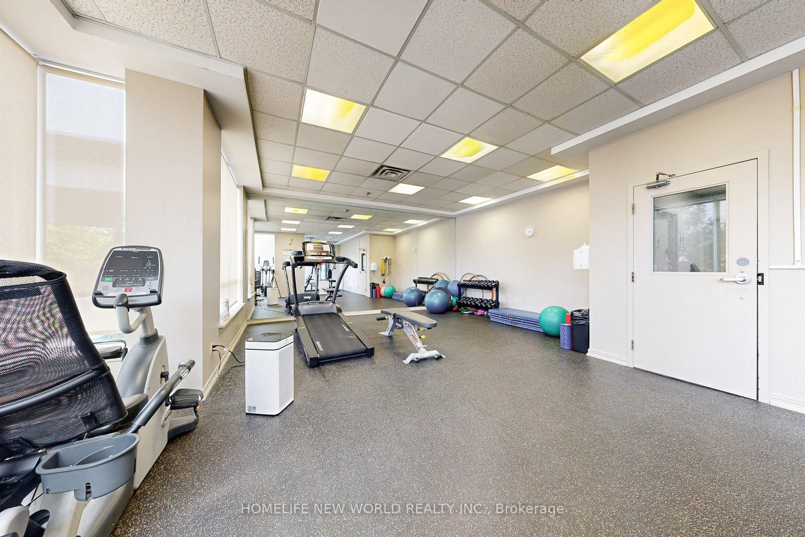 711 Rossland Road E, Unit 706 - Photo 31