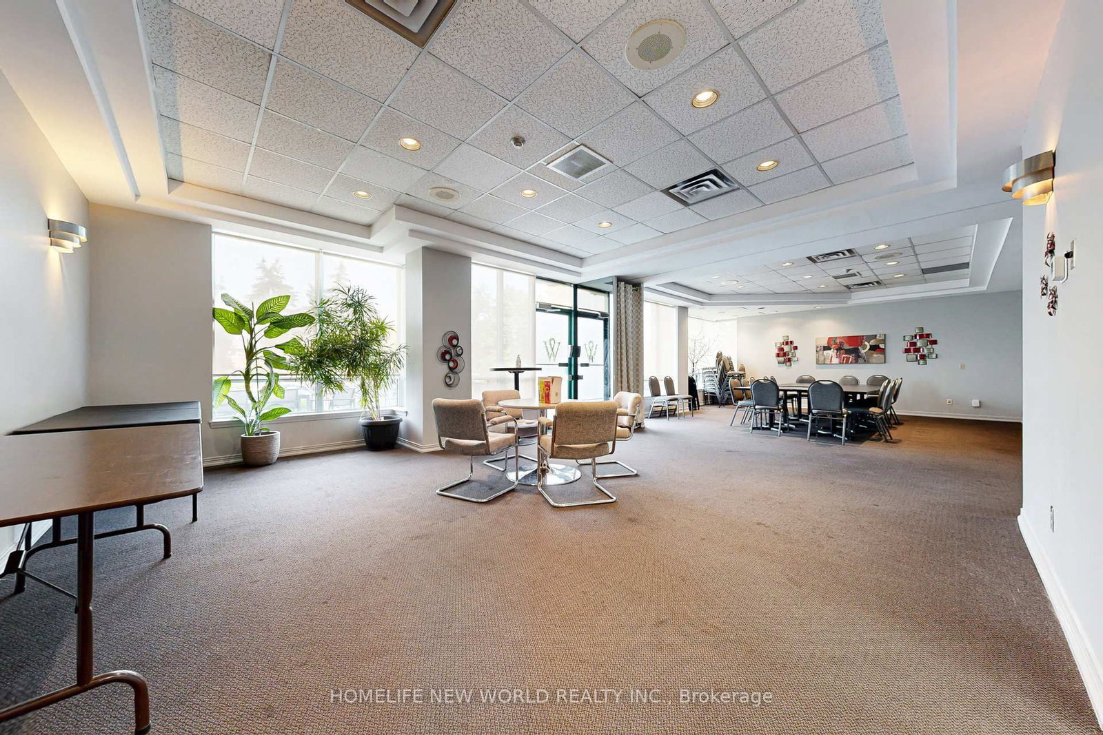 711 Rossland Road E, Unit 706 - Photo 33