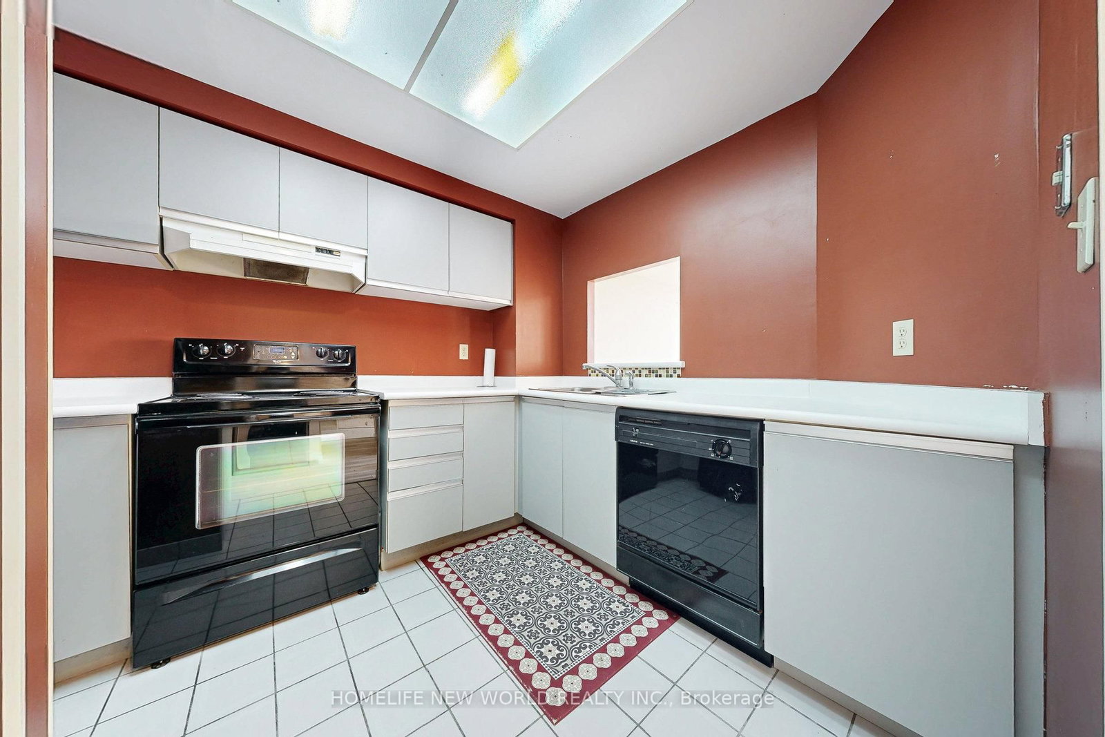 711 Rossland Road E, Unit 706 - Photo 6