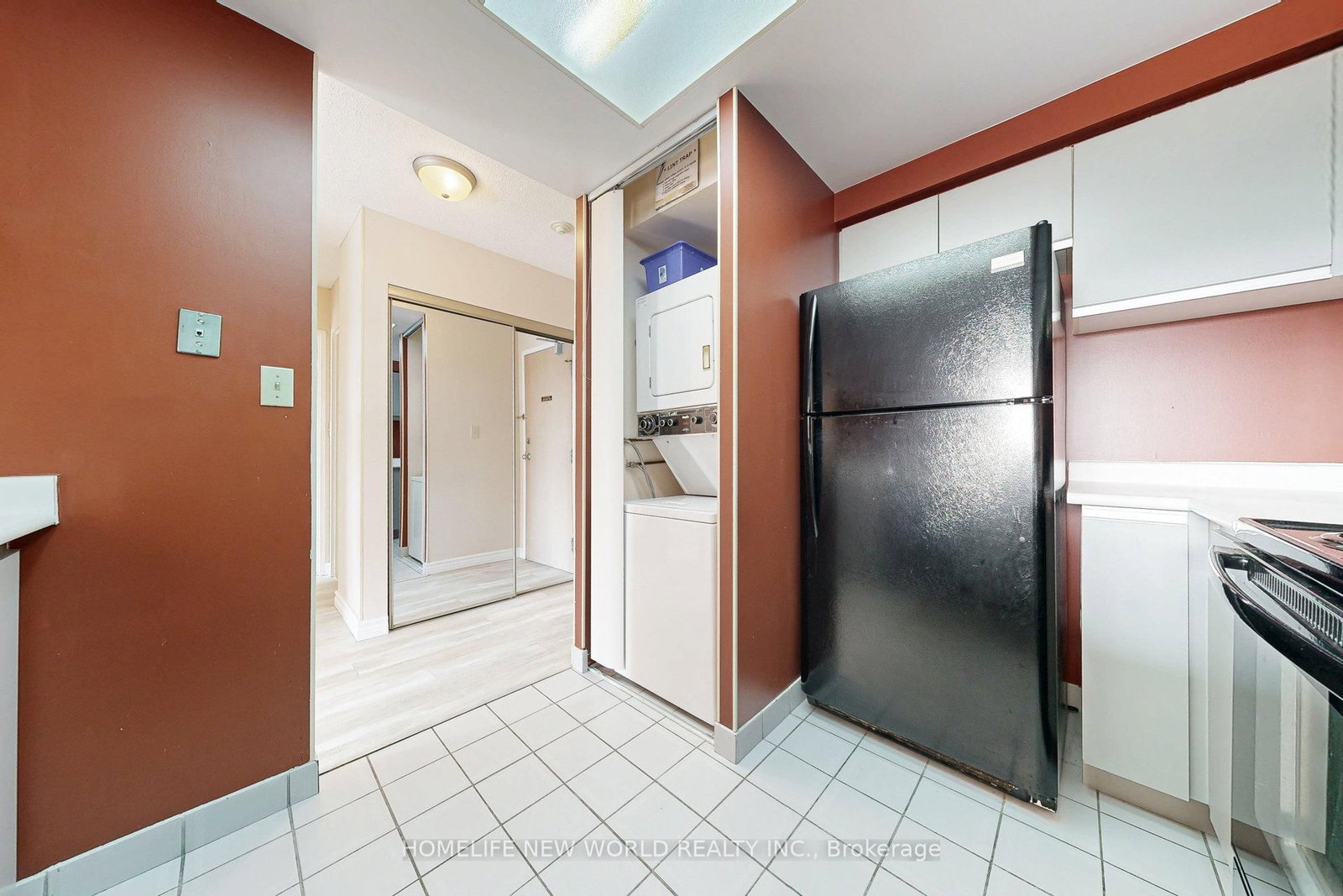 711 Rossland Road E, Unit 706 - Photo 9