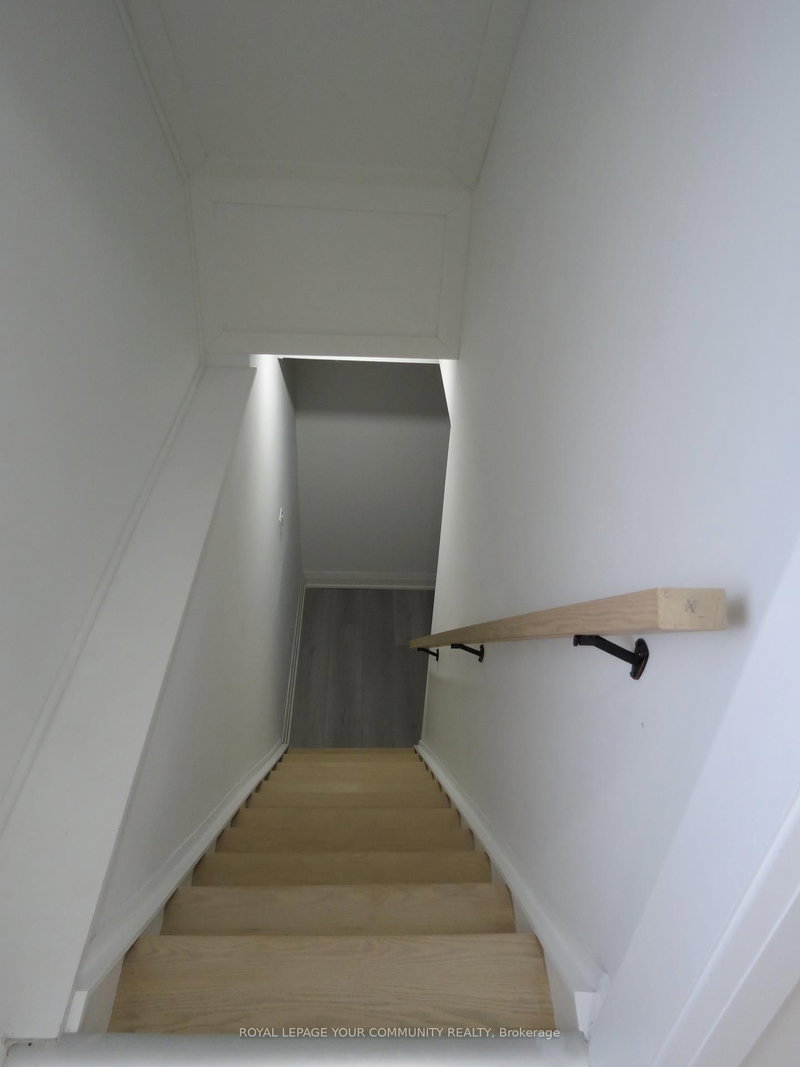 195 Castlebar Cres, Oshawa, L1J 7B3 | Image 2