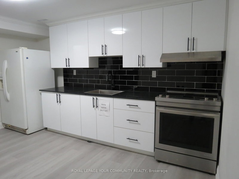 195 Castlebar Cres, Oshawa, L1J 7B3 | Image 3